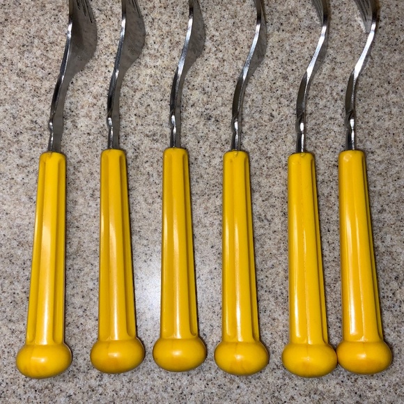 23 PIECE SET Oxford Hall VINTAGE 1973 Japan Stainless YELLOW Flatware - Picture 4 of 10